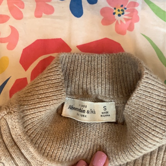 AF cropped sweater top - Picture 2 of 3